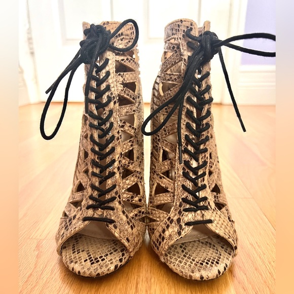 Heels - Picture 2 of 3